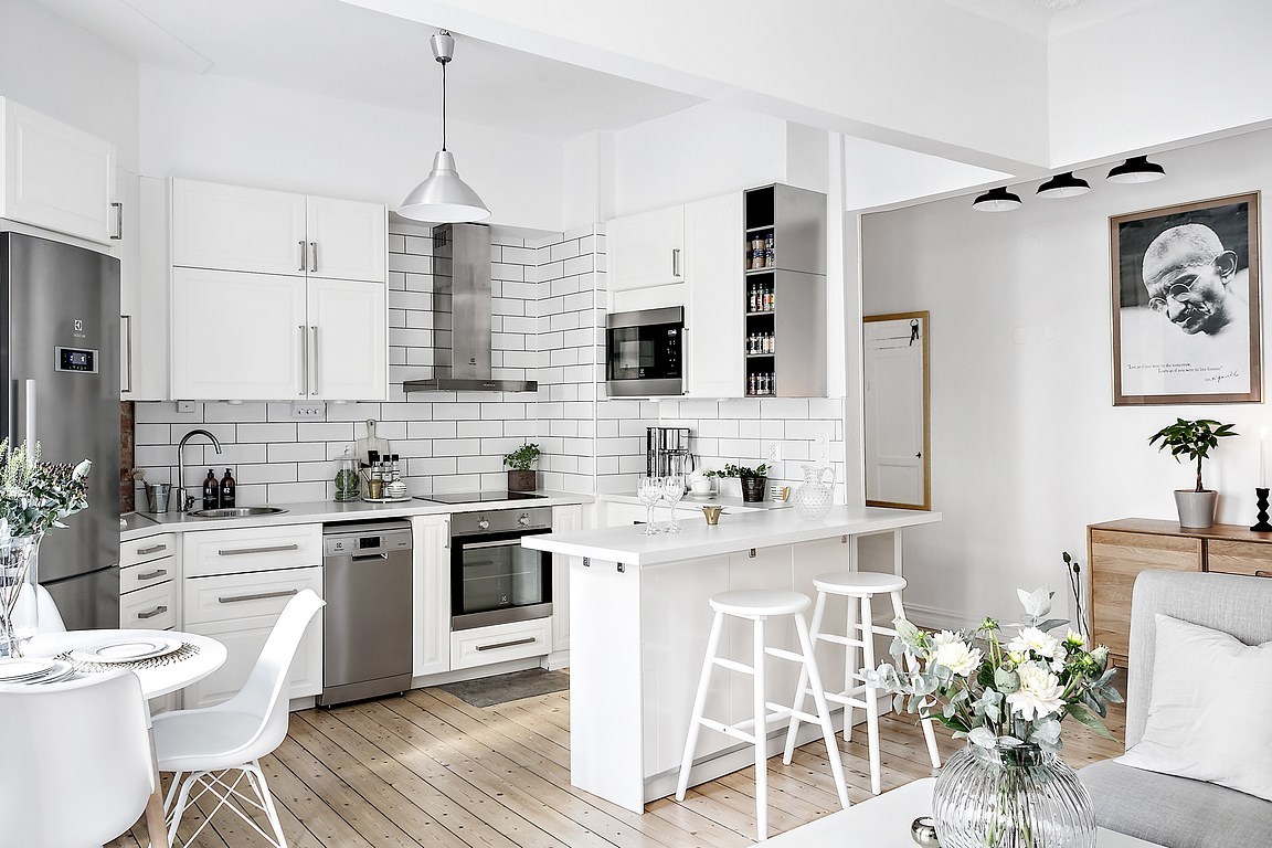 White U-shaped kitchen