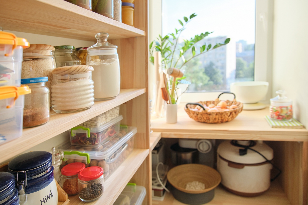A pantry in the kitchen – how to separate enough space?