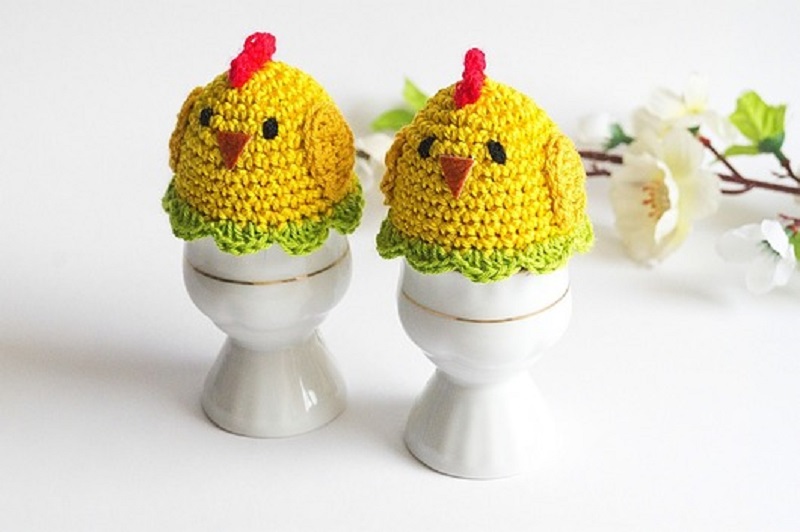 Crocheted chicks - tiny Easter table centerpieces