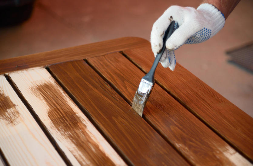 Varnish – a quick and easy way to renovate old furniture