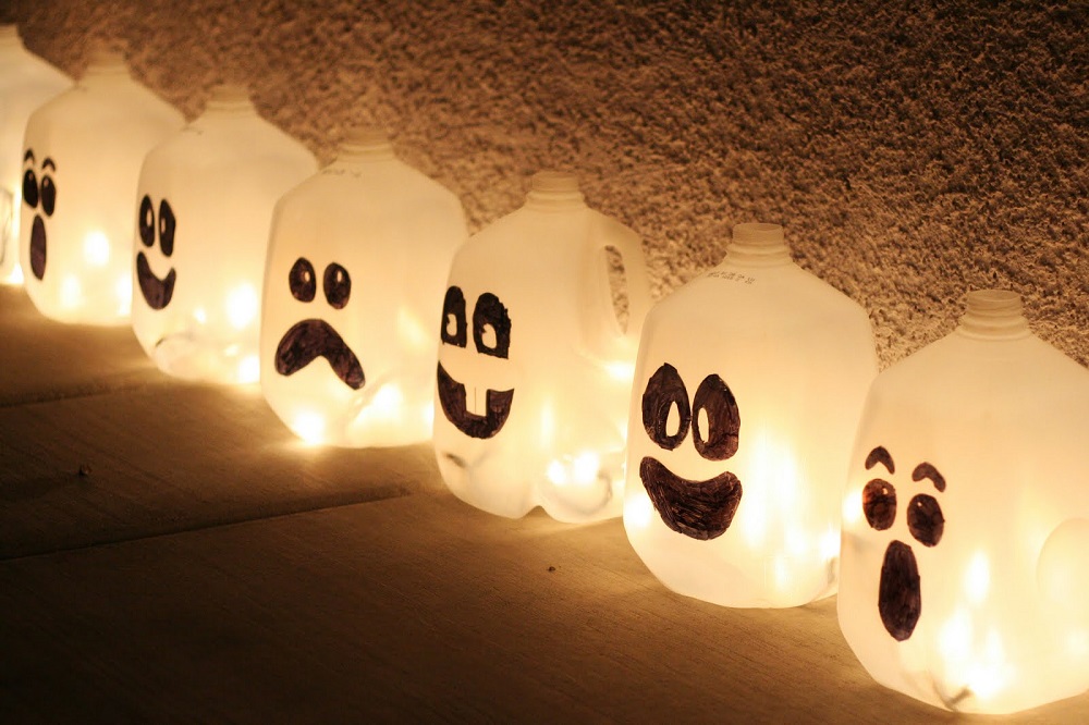 Поделки на Хэллоуин - бутылочные призраки