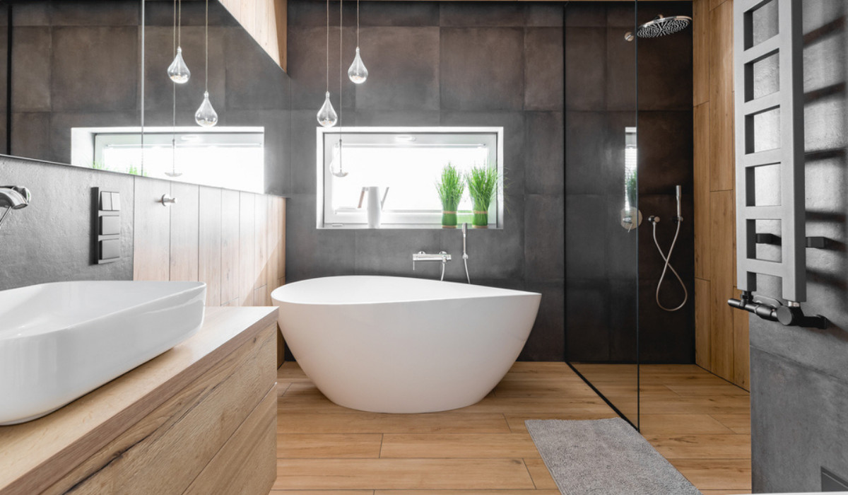Современный дизайн ванной комнаты с использованием дерева