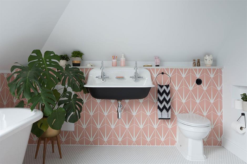 Skandinavisches Badezimmer weiß und rosa
