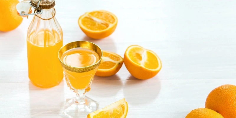 Orangenlikör - aromatisches alkoholisches Getränk