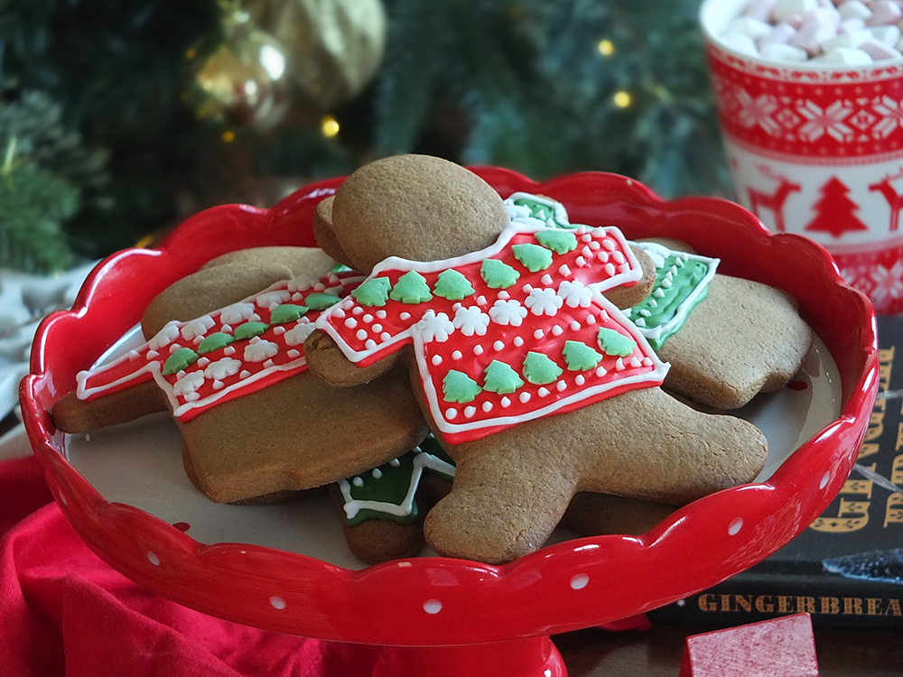 Hombres de jengibre con jersey: decoración rápida de galletas navideñas