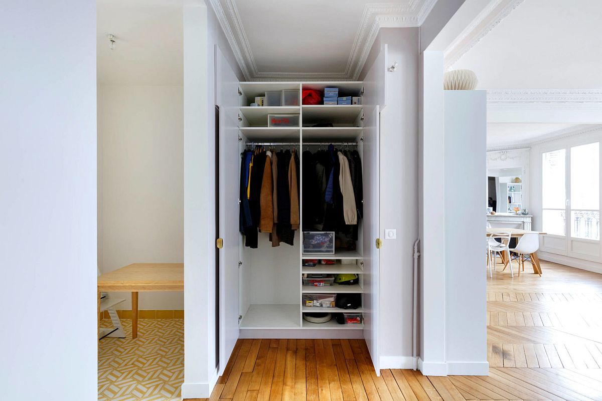 Small closet ideas - use your apartment's layout