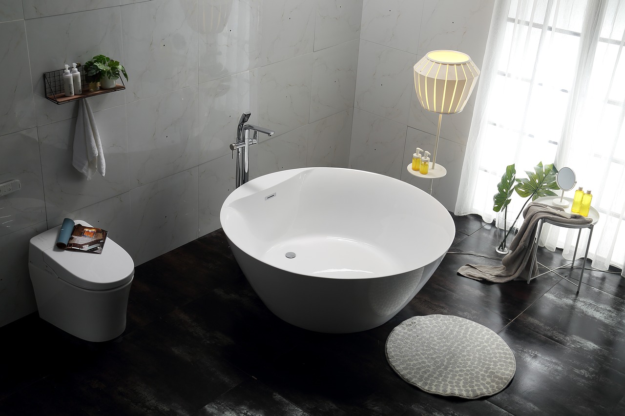 Winzige Badewanne im Badezimmer - 3 Charmante Ideen für kleine Badezimmer mit Badewanne