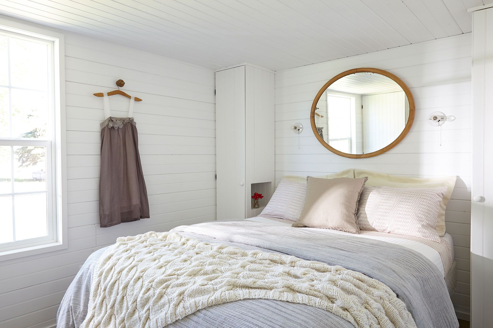 Small apartment bedroom ideas