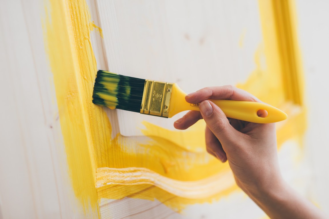 Che tipo di vernice scegliere per dipingere le porte?