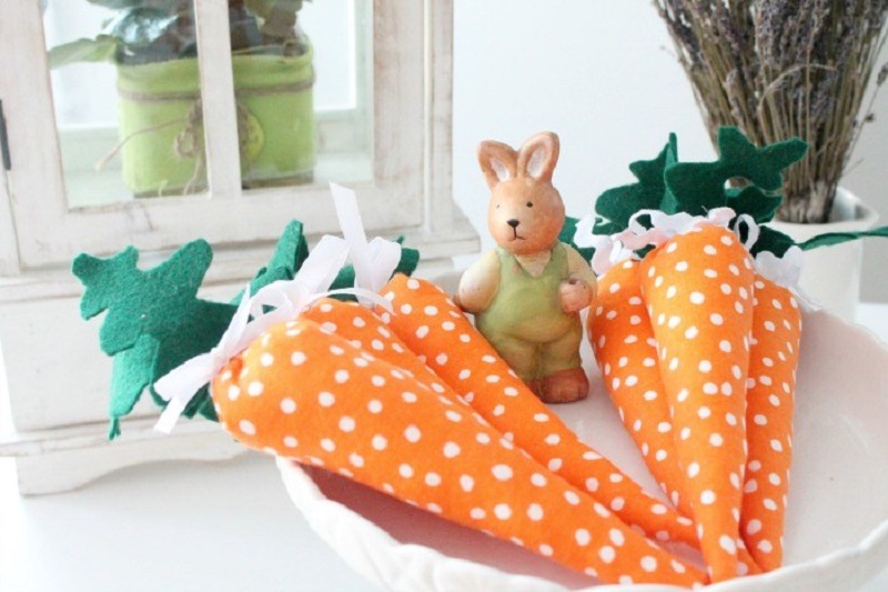 Fabric decorations - unusual Easter centerpieces