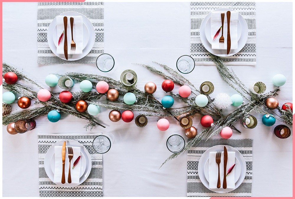 Puesta de mesa navideña minimalista