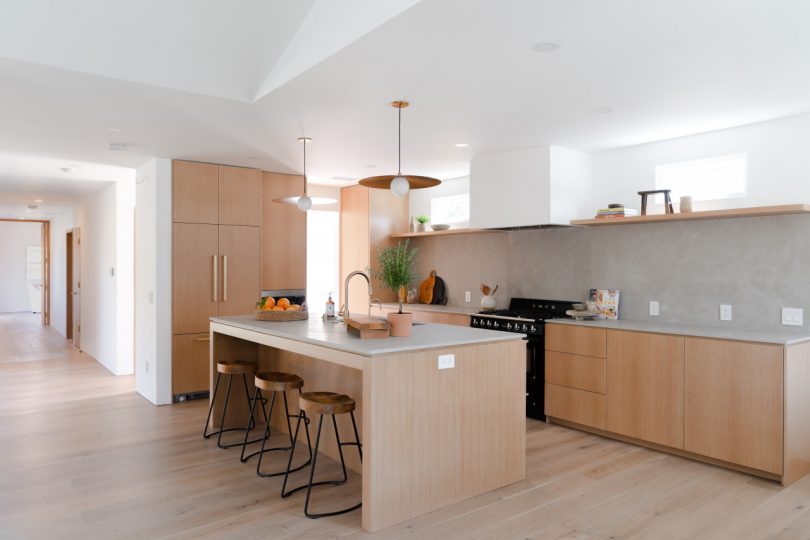 Minimalist beige kitchen design