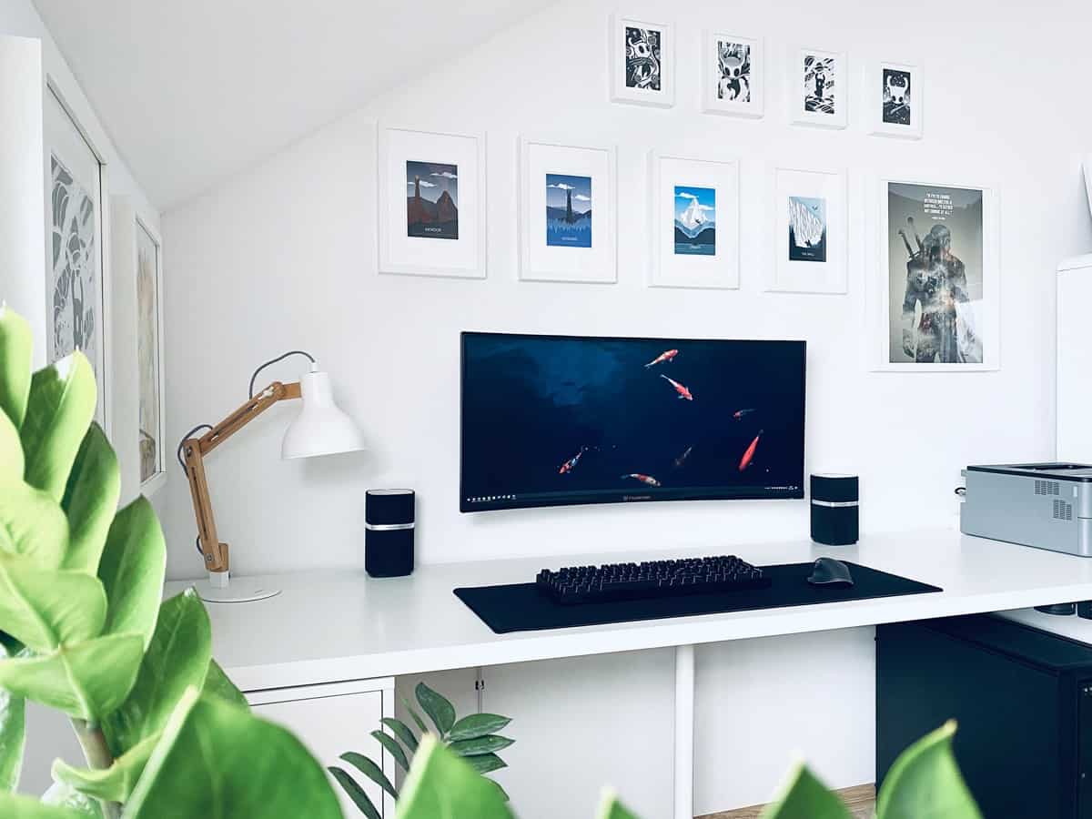 Gaming room - modern minimalism