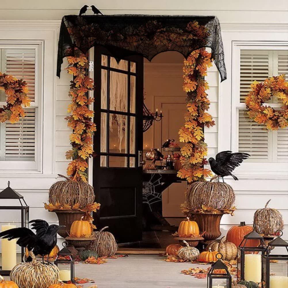 Filet de maison avec corbeaux - décorations d'Halloween