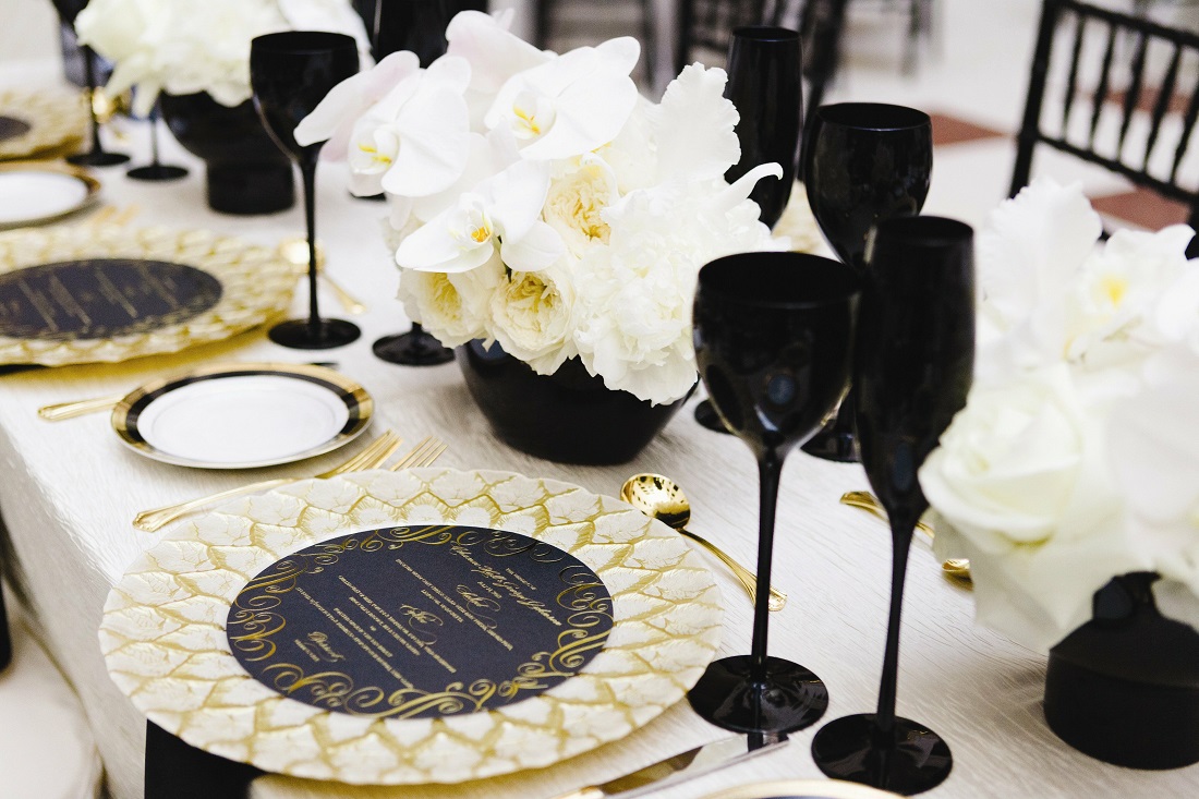 Setting the table using black color