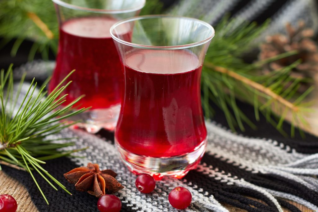 Cranberry liqueur from frozen cranberries - a trusty recipe