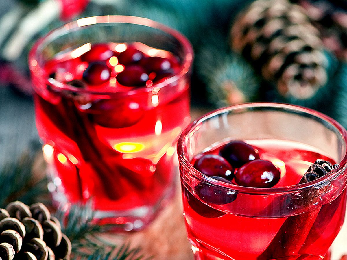 Cranberry Liqueur - 4 Quick and Easy Cranberry Drink Recipes