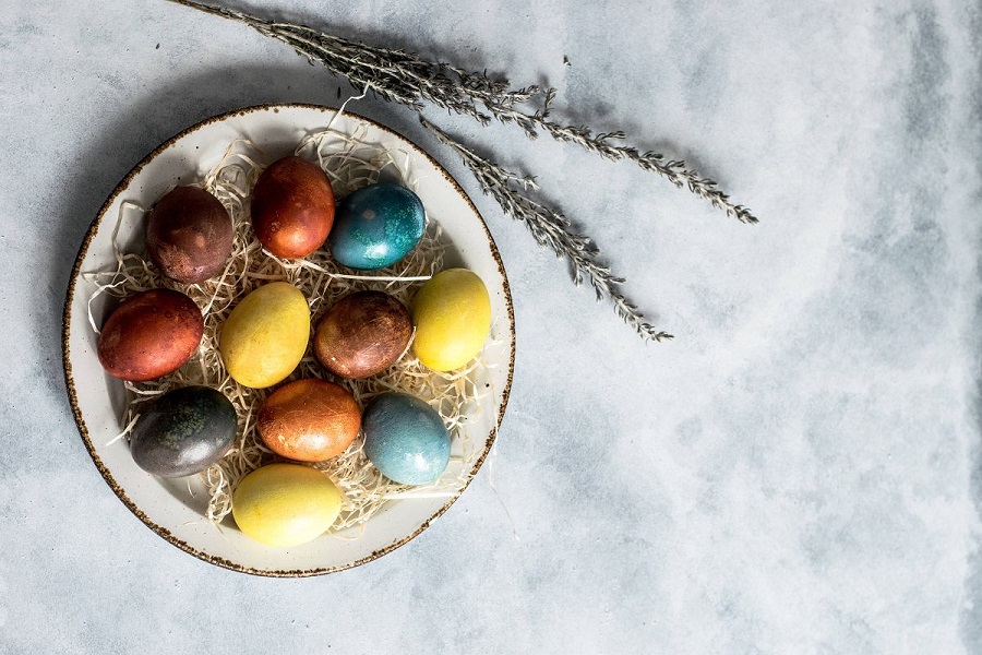 Easter eggs natural dyes