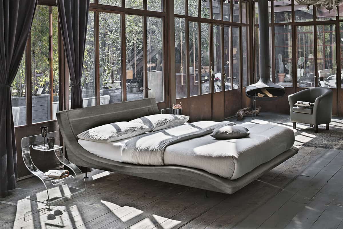 Un design intérieur unique pour une chambre à coucher moderne - verre et vieux bois