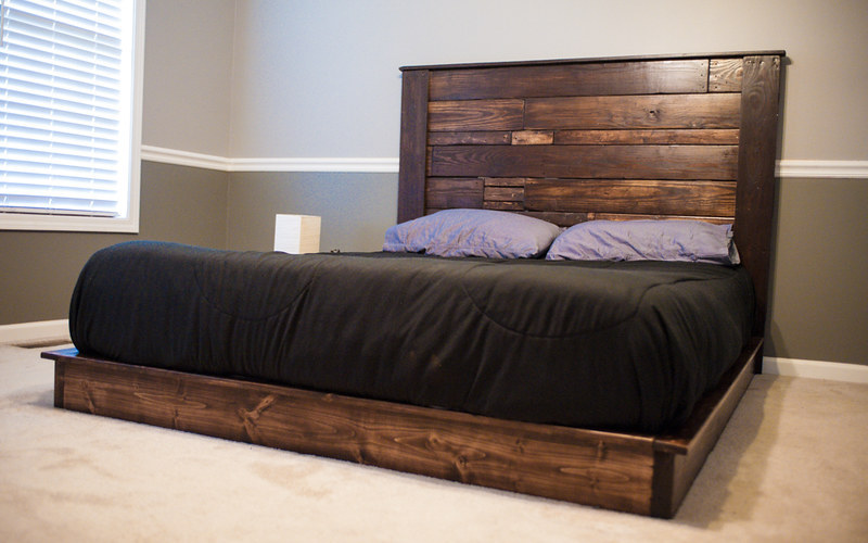 Ideas para muebles de paletas. ¿Cómo hacer una cama de palé de madera?