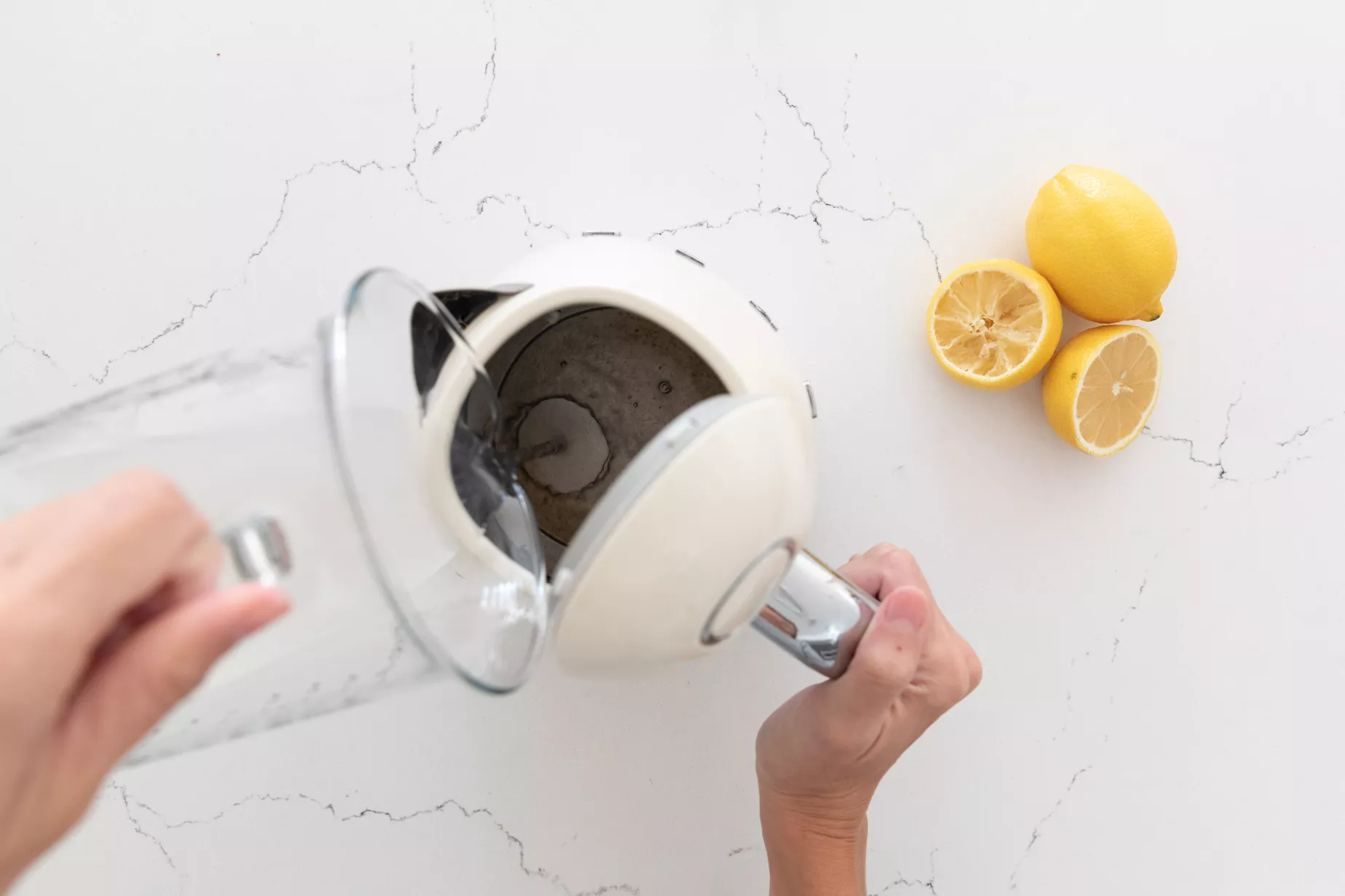 How to clean an electric kettle using lemon juice?