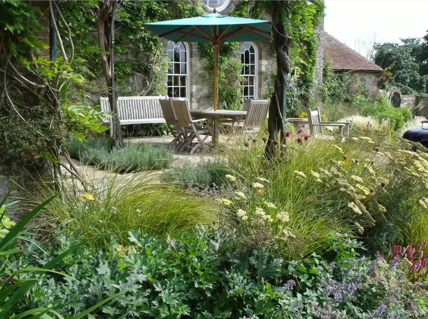 Where can one use the English garden design?