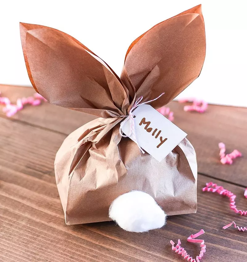 Funny gift wrapping - Easter bunny