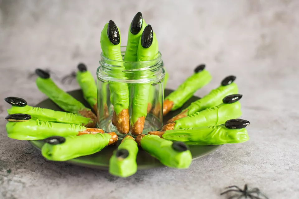 Зеленые пальцы ведьмы - закуски на Хэллоуин