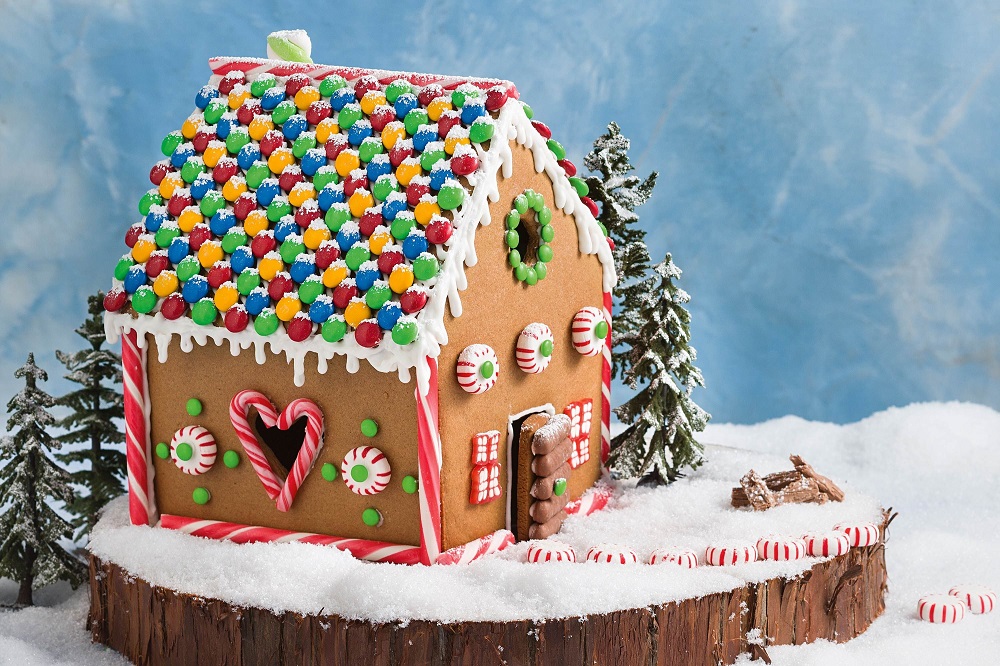 A 3D gingerbread house - Christmas cookie decorationg for determined ones