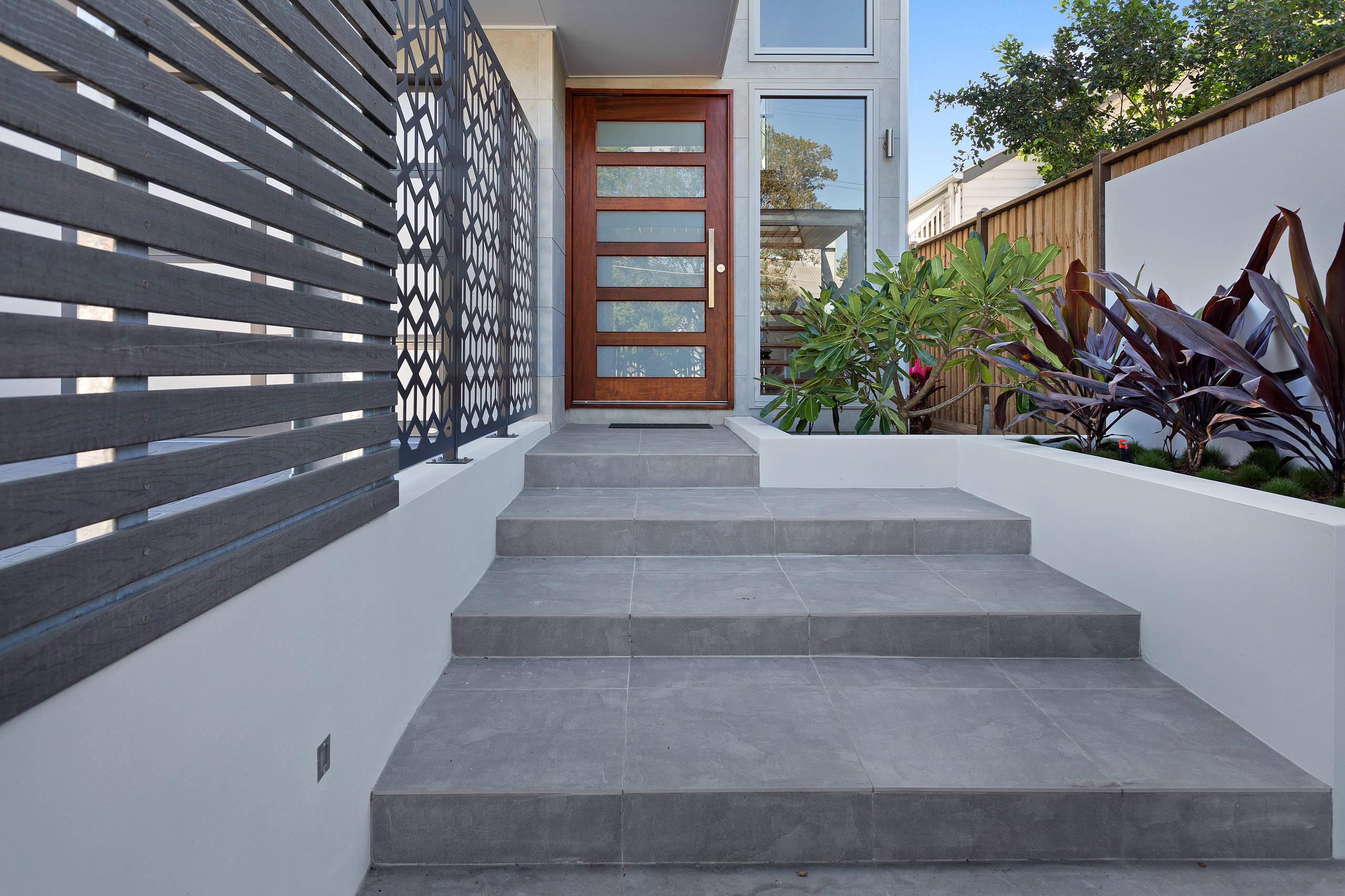 Pavimentazione esterna in piastrelle - Idee per pavimentazioni di patio e scale