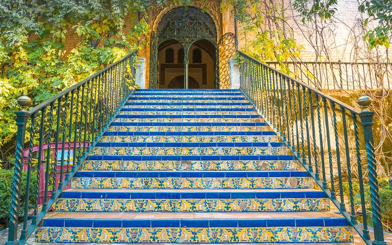 Escaleras exteriores - el suelo de baldosas perfecto para su casa