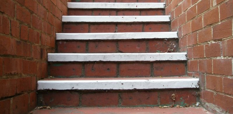 Baldosas exteriores para las escaleras - ¿qué deberías evitar?
