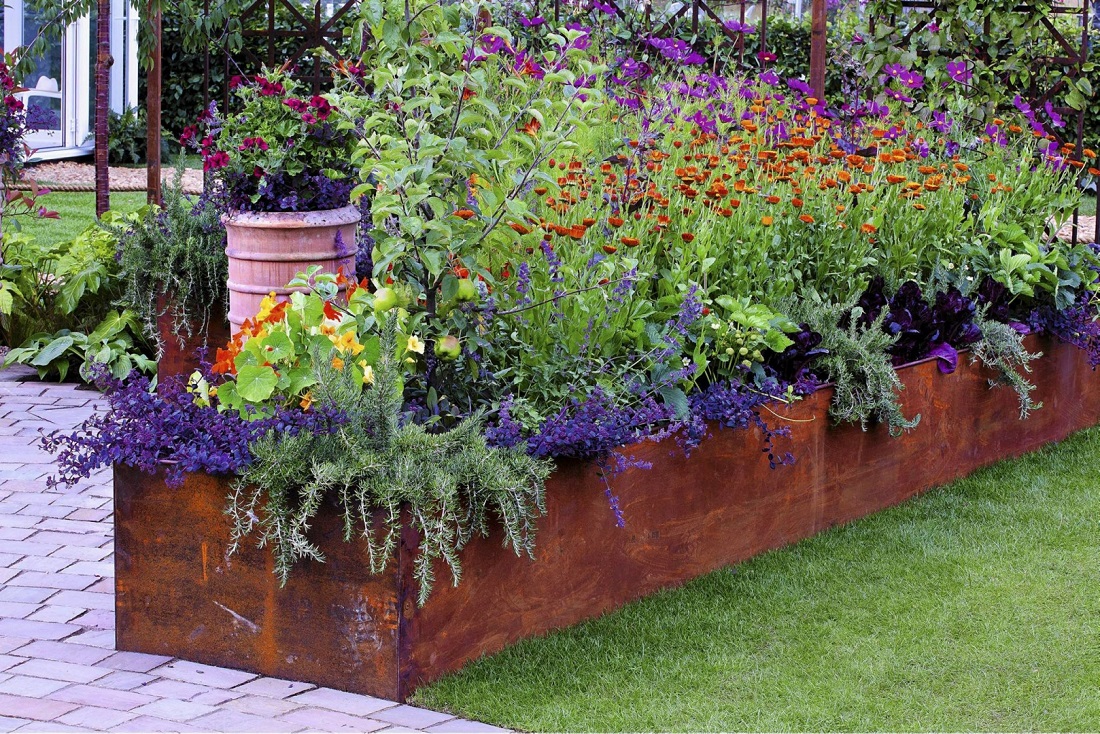 Erhöhte Blumenbeete - schaffen eine unverwechselbare Vorgarten-Landschaftsgestaltung