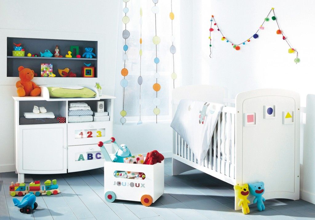 Chambre de bébé colorée