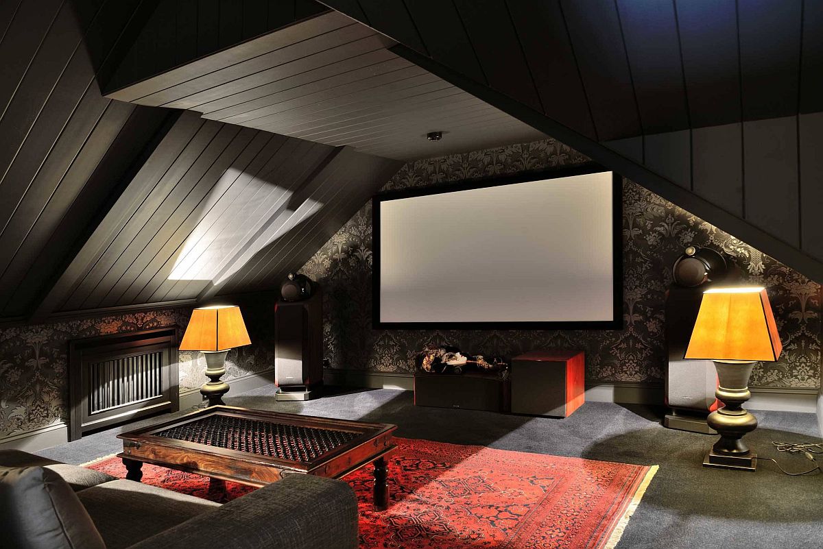 Un diseño de habitación en el ático - una sala de cine en casa