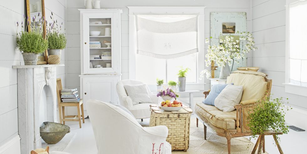 White living room ideas - how to use this color in an interior?