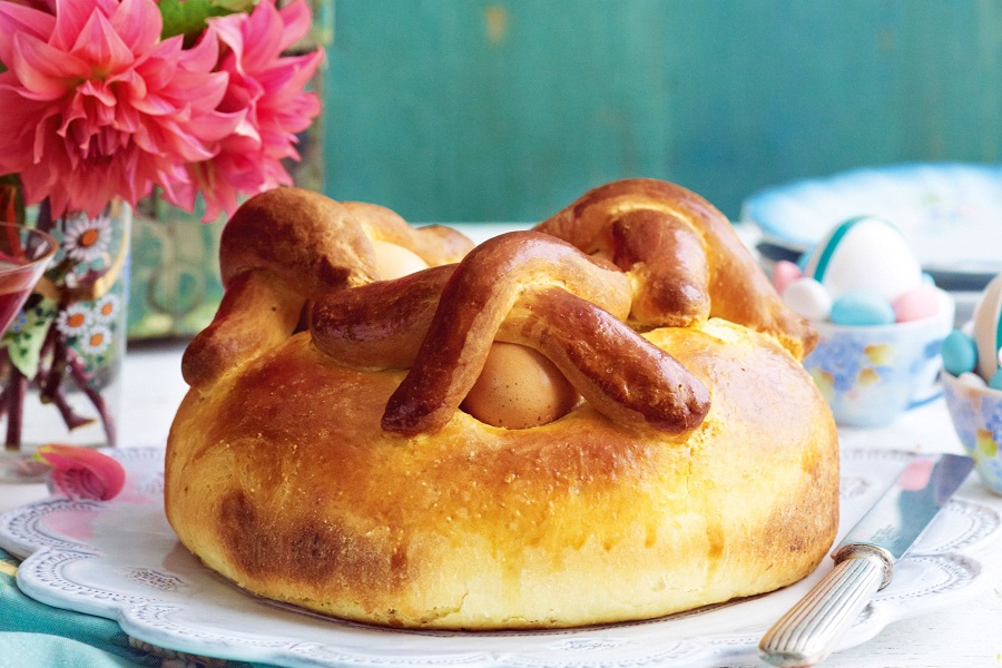 Easter brunch idea - Portugese bread with eggs