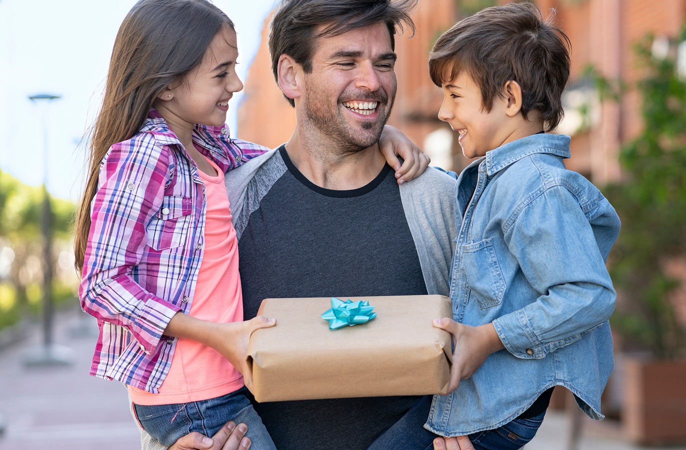 Geschenkideen zum Vatertag - 9 Tolle Geschenke für Väter, die sich Nichts Wünschen