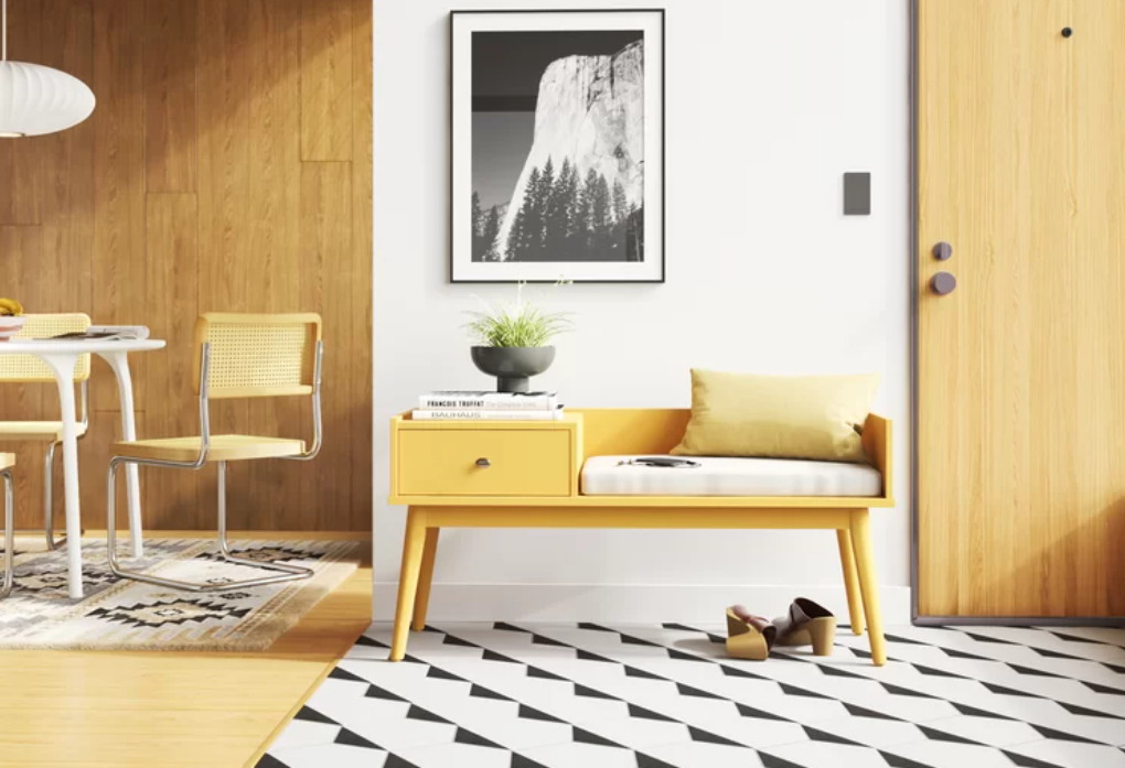 Sala dell'appartamento - legno e piastrelle a contrasto