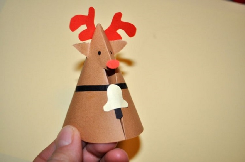 Деревня с оленями - бумажные рождественские украшения для окон