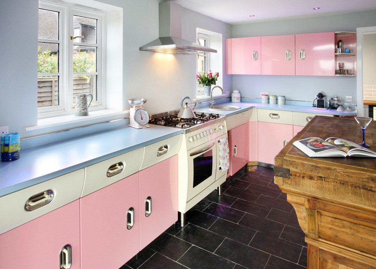 Modern farmhouse kitchen - blue, pink and cream
