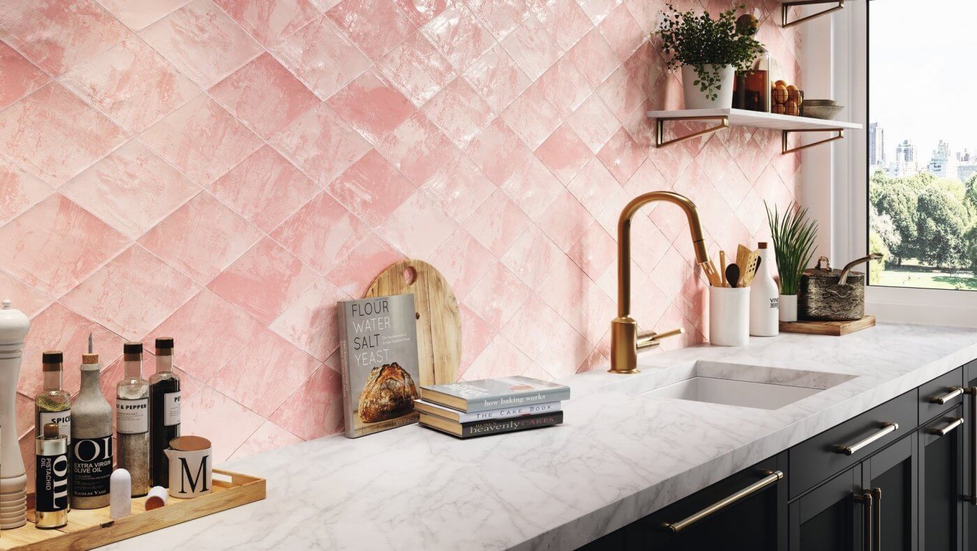 La decoración de una cocina rosa, ¿tiene que ser llamativa?