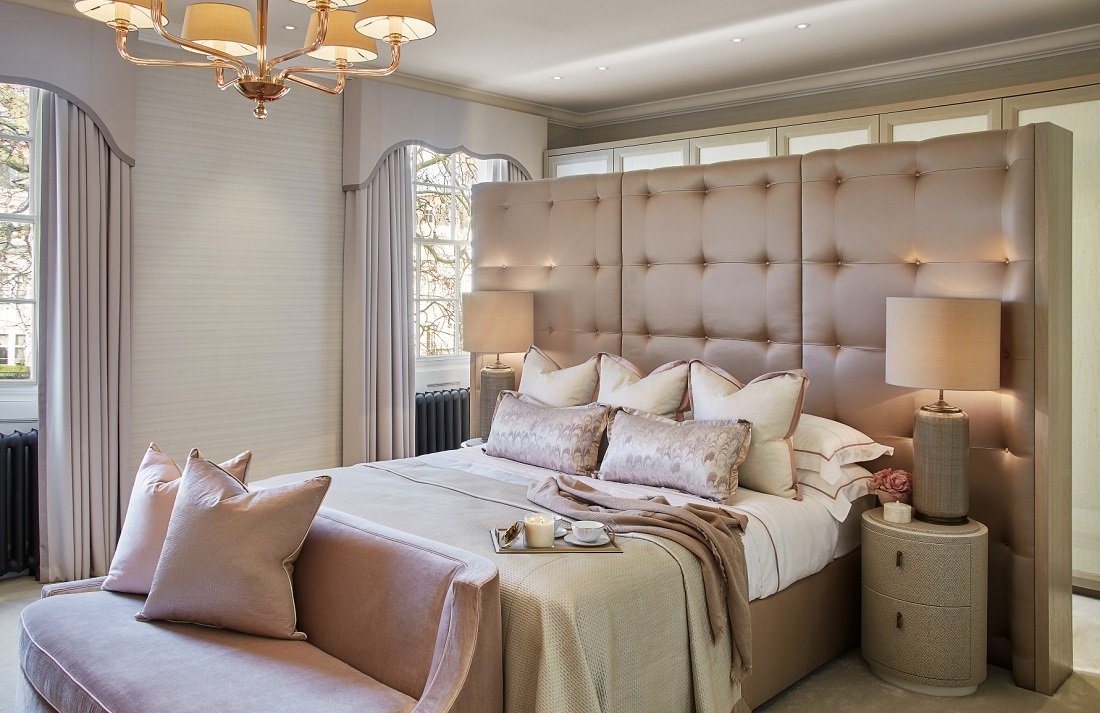 Pastellfarben in einem glamourösen Schlafzimmer