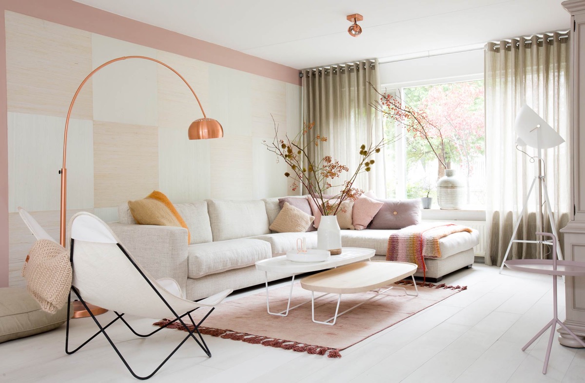 Ein rosa-beiges Glamour-Wohnzimmer