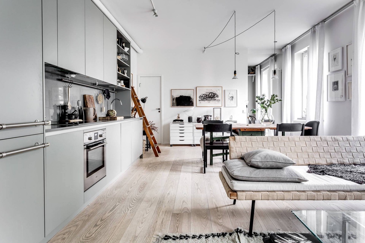 Una combinazione di soggiorno e cucina - stile scandinavo in una forma interessante