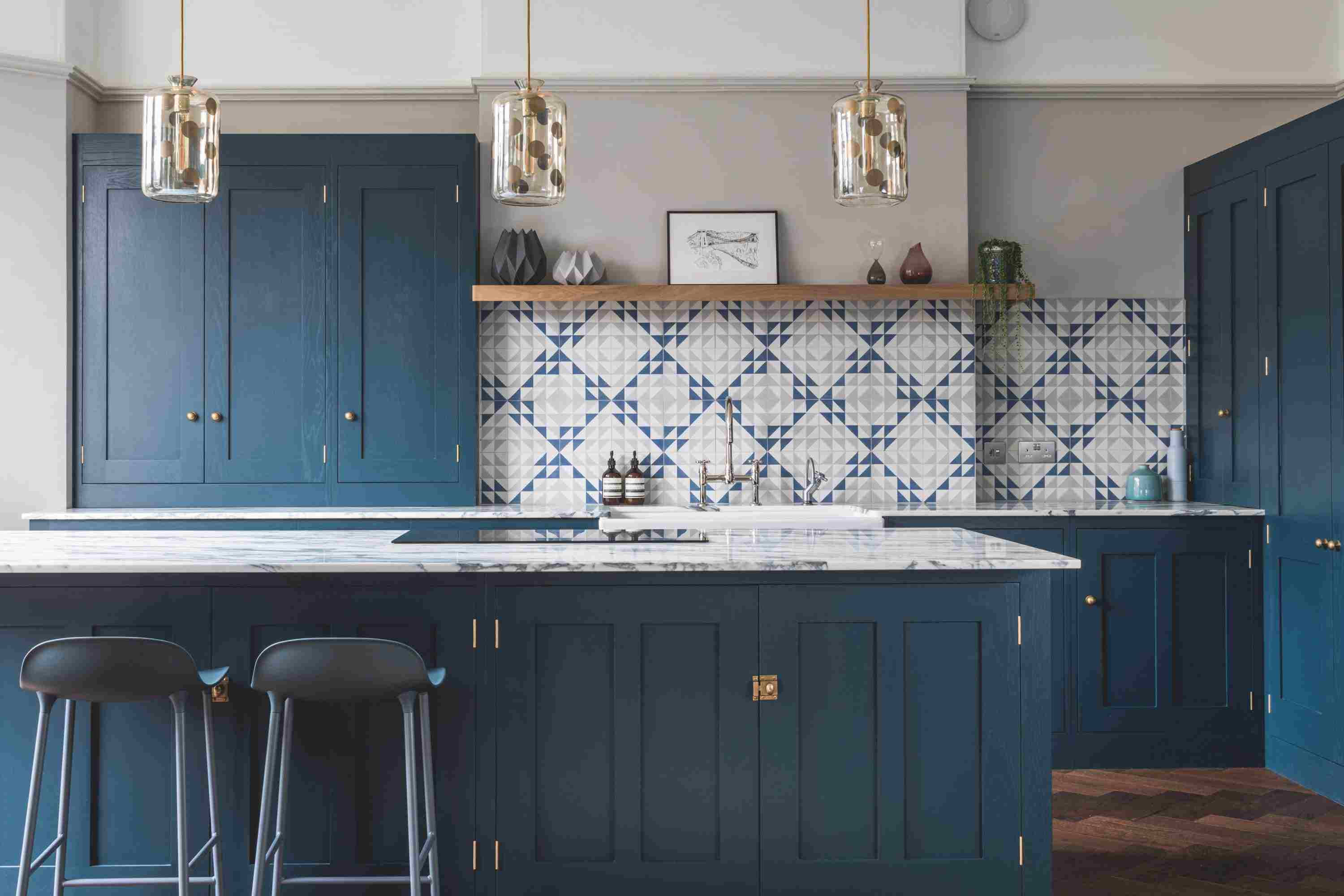 Azulejos azules: decoración de paredes para la cocina