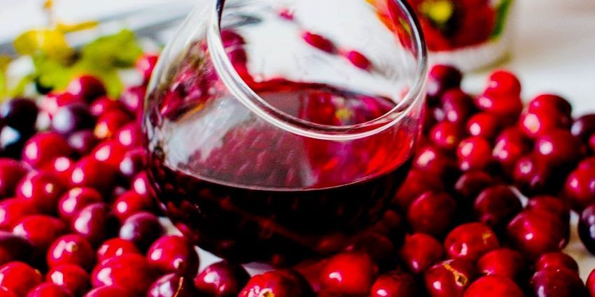 Cranberry liqueur - make it yourself!