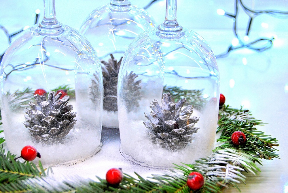 A Christmas centerpiece in a wine glass? Why not!