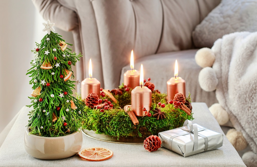 Advent wreath with golden elements