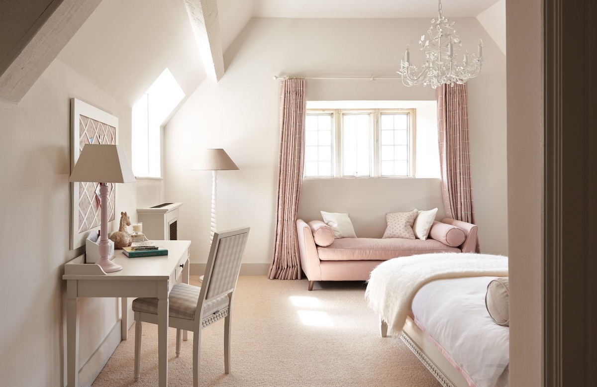 Dormitorio glamuroso en color pastel paleta de colores brillantes